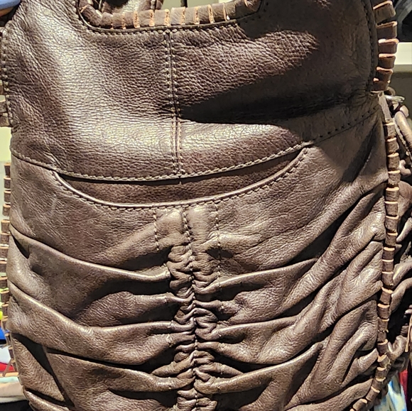 100% Leather Lockheart shoulder bag. Brown leather. Approx size 11 " x 11" - Picture 3 of 11